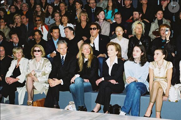 Catherine Deneuve, Bernard Arnault, Delphine Arnault, Lee Radziwill, Thomas Bangalter, Elodie Bouchez - People au défilé PAP Louis Vuitton automne-hiver 2003 le 10 mars 2003 RINDOFF-BORDE / BESTIMAGE