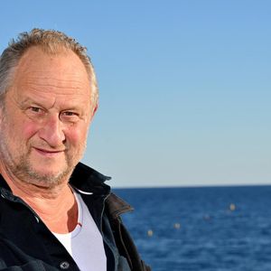 Dans un discours passionné, l'acteur prône l'acceptation de soi. 

Benoît Poelvoorde
 - Photocall du film "La Bonne Etoile" réalisé par Pascal Elbé 
dans le cadre de la 7ème édition du festival Cineroman à Nice le 29 Septembre 2025. © Dominique Jacovides - Bruno Bebert / Bestimage