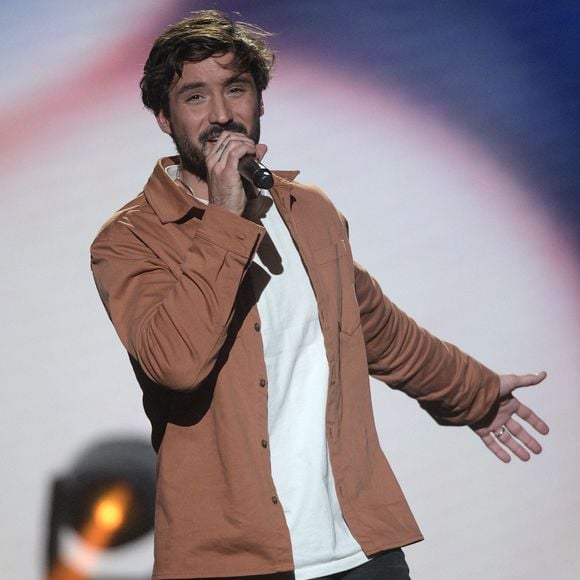 Jérémy Frérot - Trois ans après son deuxième album, le chanteur revient ce lundi avec un titre touchant, " Adieu ", dans lequel il chante sa rupture avec la nageuse et leur nouvelle vie de parents séparés de deux enfants. Cyril Moreau / Bestimage