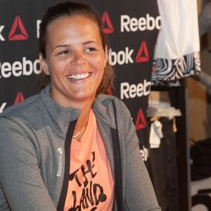 La championne a brillamment franchi la ligne d'arrivée avec un très beau temps de 4h30.

Laure Manaudou en séance de dédicace chez Intersport à Paris. Le 23 avril 2014
© Julien Sarkissian / Bestimage