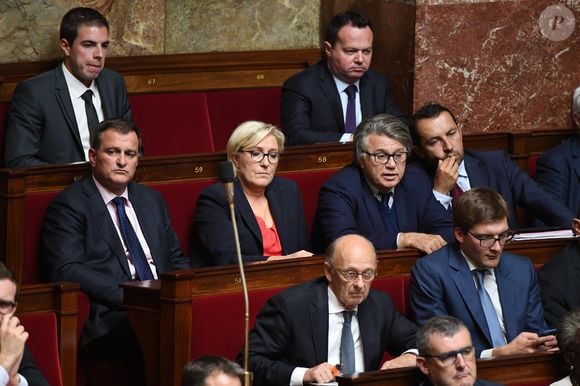 Les deux hommes se disaient à peine bonjour le matin.

Les députés FN, Louis Alliot, Marine Le Pen, Gilbert Collard, Ludovic Pajot, Bruno Bilde lors de la séance de question au gouvernement à l'Assemblée Nationale à Paris le 3 octobre 2017.
© Lionel Urman / Bestimage