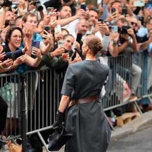 Céline Dion quitte le Royal Monceau pour se rendre aux répétitions de son concert parisien. Paris le 8 Septembre 2026. © Clement Prioli / Bestimage