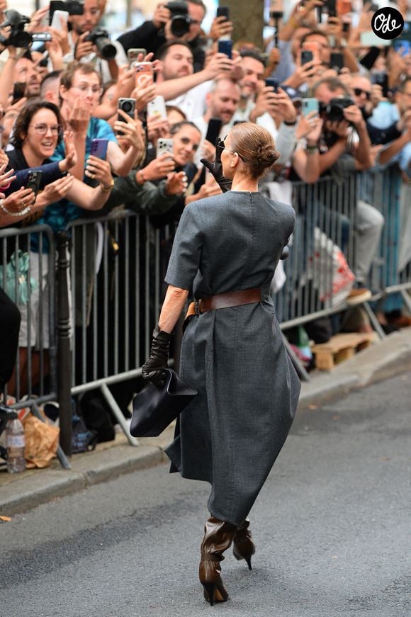 Céline Dion quitte le Royal Monceau pour se rendre aux répétitions de son concert parisien. Paris le 8 Septembre 2026. © Clement Prioli / Bestimage