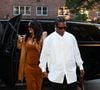 Le rappeur est apparu vêtu d'une chemise blanche Chanel à manches longues, une pièce aussi sobre qu'élégante.

EXCLUSIF New York, NY Rihanna et ASAP Rocky arrivent à l'hôtel Greenwich pour dîner après que le rappeur ait reçu le prix du cinéaste de l'année au festival du film de Tribeca.  

Backgrid USA / Bestimage
