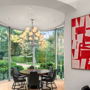 Exclusif - La nouvelle villa de Kanye West à Beverly Hills. Kanye a finalisé l'achat hors marché pour 35 millions de dollars. La propriété de style méditerranéen comprend environ 1900 m2 d'espace habitable, des jardins privés et des vues panoramiques sur la ville. Los Angeles, le 15 décembre 2024.