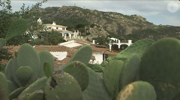 La famille Bourbon des Deux-Siciles possède une maison en Sardaigne.  Capture d'écran Youtube