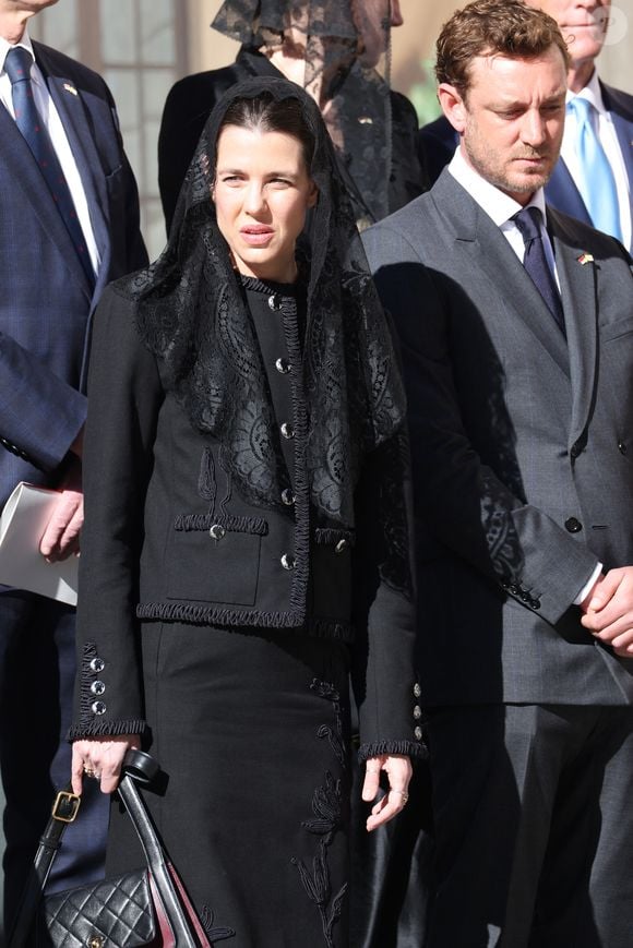 Charlotte Casiraghi et Pierre Casiraghi lors d'une cérémonie de bienvenue pour la visite du Pape Léon XIV le 28 mars 2026 à Monaco. Photo par Jean-Charles Vinaj/ABACAPRESS.COM