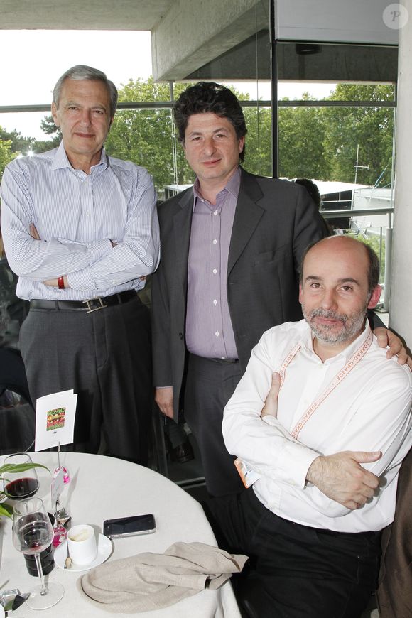 Il sera épaulé par Sven Lescuyer, désigné secrétaire général et ancien directeur délégué aux sports de France Télévisions pendant 14 ans.

Daniel Bilalian, Frédéric Oliviennes et Sven Lescuyer à Roland Garros, en 2012