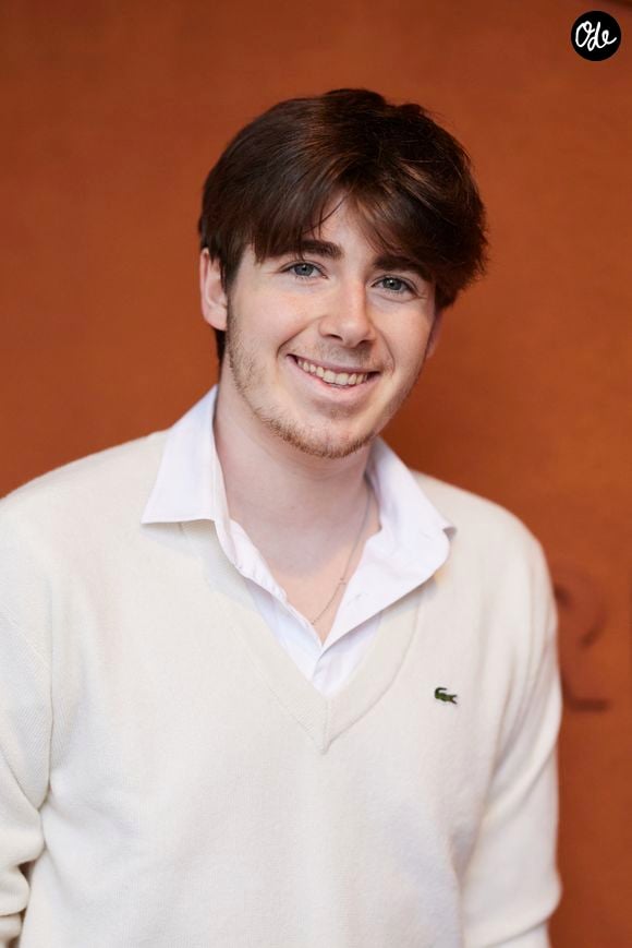 L'occasion pour Oscar de partager un carrousel de photos sur Instagram retraçant ses derniers mois intenses et remplis de joie.

Oscar Bruel au village (night session) lors des Internationaux de France de tennis de Roland Garros 2024, à Paris, France, le 31 mai 2024. © Jacovides-Moreau/Bestimage