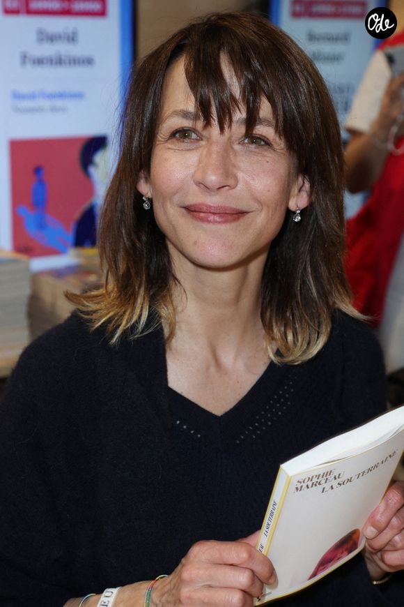 Jeune comédienne, Sophie Marceau a obtenu son émancipation à l'âge de 17 ans.

Sophie Marceau lors du Festival du livre de Paris, le 22 avril 2023. Photo de Jérôme Dominé/ABACAPRESS.COM
