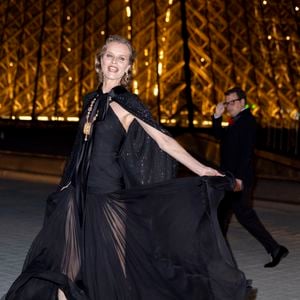 Eva Herzigova - Photo Call du « Le Grand Diner du Louvre « lors de la Fashion Week  à Paris le 5 mars 2025. © Olivier Borde /Bestimage