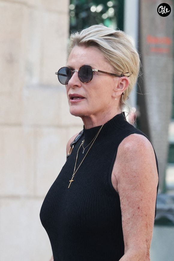 Sophie Davant - Arrivées aux obsèques de Philippe Labro en l'église de Saint-Germain-des-Prés à Paris le 13 juin 2025. © Dominique Jacovides - Christophe Clovis / Bestimage
