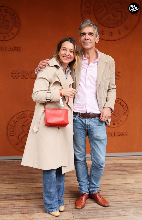 Anaïs Bouton et Xavier de Moulins au photocall du village lors des Internationaux de France de Tennis de Roland Garros 2026, à Paris, France. © Jacovides-Moreau/Bestimage