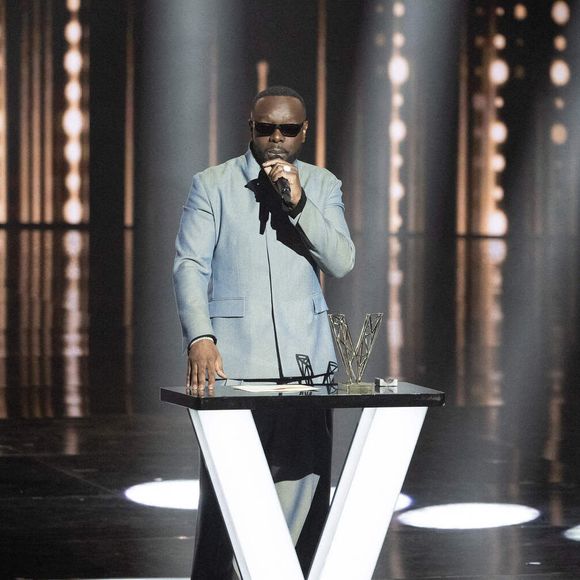 Maitre Gims célèbre après avoir reçu le prix de l'artiste masculin de l'année lors de la 40ème édition des Victoires de la Musique à La Seine Musicale le 14 février 2025 à Boulogne-Billancourt, France. Photo by David NIVIERE/ABACAPRESS.COM