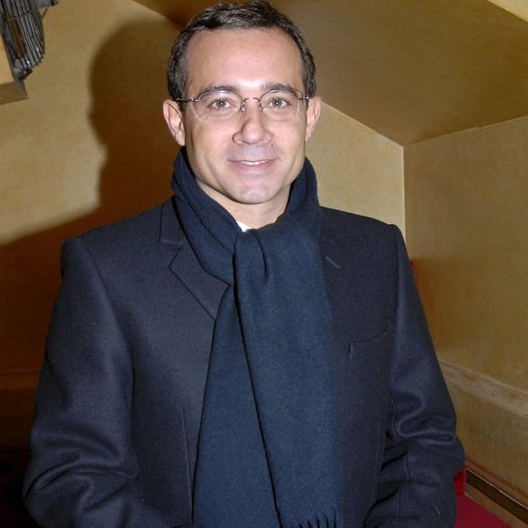 Jean-Luc Delarue arrive à la première de la nouvelle pièce "Jour de Neige", qui s'est tenue au théâtre du Palais des Glaces à Paris, en France, le 30 janvier 2006. Photo de Bruno Klein/Abaca