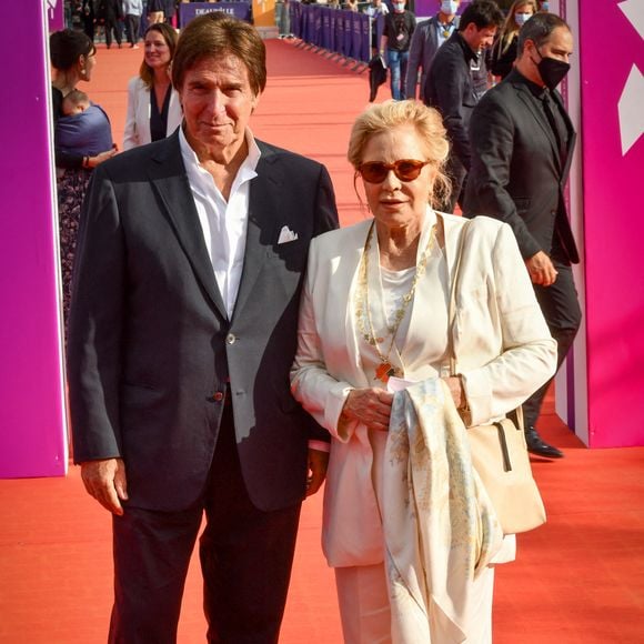 Tony Scotti et Sylvie Vartan assistent à la première de "Les Choses Humaines" et au tapis rouge de la cérémonie de clôture lors du 47ème Festival du Film Américain de Deauville le 11 septembre 2021 à Deauville, France. Photo par Shootpix/ABACAPRESS.COM
