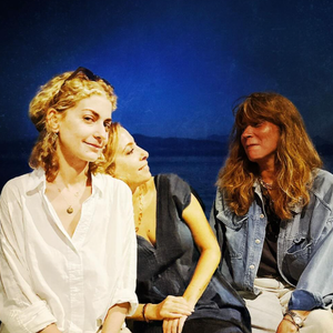 Léa Salamé en vacances en Corse avec famille et amis.