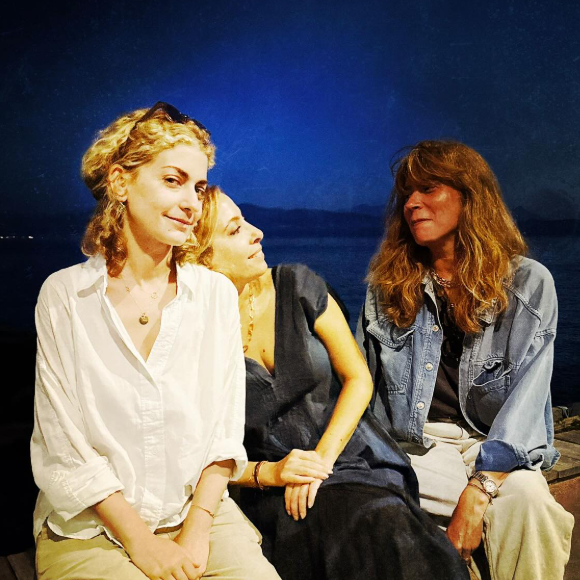 Léa Salamé en vacances en Corse avec famille et amis.