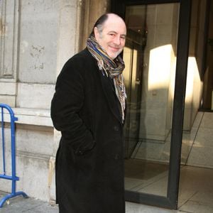 Le chanteur français Michel Delpech se promène à Paris, France, le 14 mars 2007. Photo de Denis Guignebourg/ABACAPRESS.COM