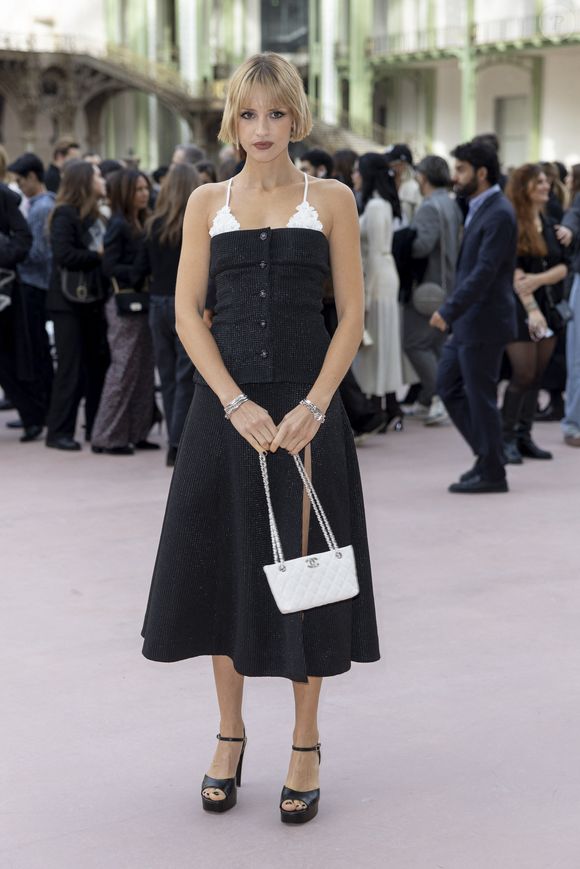 Angèle au Front Row du défilé de mode féminine Chanel printemps-été 2025 lors de la Fashion Week de Paris (PFW), au Grand Palais, à Paris, France, le 1er octobre 2024. © Olivier Borde/Bestimage