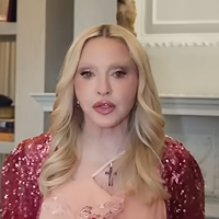 "Je l'ai acheté aux enchères" : Madonna ouvre les portes de sa maison de Londres décorée à son image et présente un vrai trésor