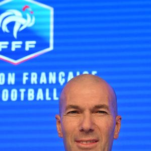 L'ancien international français de football Zinédine Zidane s'exprime lors d'une conférence de presse visant à le présenter comme le nouveau sélectionneur de l'équipe de France, au siège de la Fédération française de football (FFF) à Paris, le 28 juillet 2026. © Christian Liewig/Bestimage