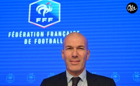 L'ancien international français de football Zinédine Zidane s'exprime lors d'une conférence de presse visant à le présenter comme le nouveau sélectionneur de l'équipe de France, au siège de la Fédération française de football (FFF) à Paris, le 28 juillet 2026. © Christian Liewig/Bestimage