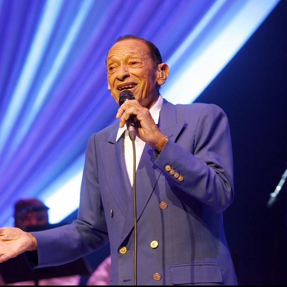 Henri Salvador fait ses adieux à la scène lors d'un concert au Palais des Congrès, à Paris, le 21 décembre 2007. 
Bestimage