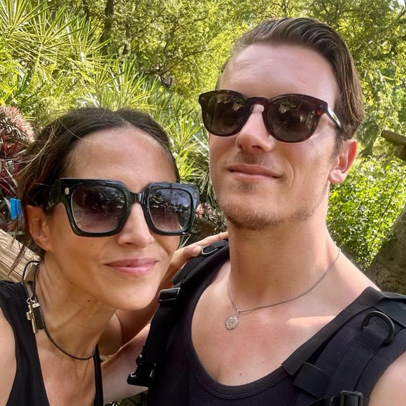 Récemment, elle s'est d'ailleurs séparée de son compagnon Léo Deux, qui avait 19 ans de moins qu'elle. 

Fabienne Carat en couple avec le charmant Léo Deux. Instagram