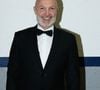 Grâce à cet élan de soutien, l’ancien champion du monde poursuit la compétition.
Exclusif - Frank Leboeuf - Backstage - Enregistrement de l'émission "La boîte à secrets 16", présentée par F.Bollaert et diffusée le 10 mars sur France 3
© Christophe Clovis / Bestimage
Pour cette nouvelle émission de La boîte à secrets, F.Bollaert accueille G.Lenorman, Zaz, F.Huster pour une soirée toujours plus festive et émouvante.
Chaque invité a le plaisir de découvrir des surprises réalisées sur mesure avec la complicité de ses proches. Alors, préparez- vous à découvrir des archives personnelles de nos invités, tenter de retrouver l’identité d’un invité mystère et des images exclusives tournées avec l’entourage des invités...
Joies, émotions, fous rires, retrouvailles et révélations seront au menu de votre soirée. Faustine vous invite à faire la fête et, attention, vous n’êtes pas au bout de vos surprises !
