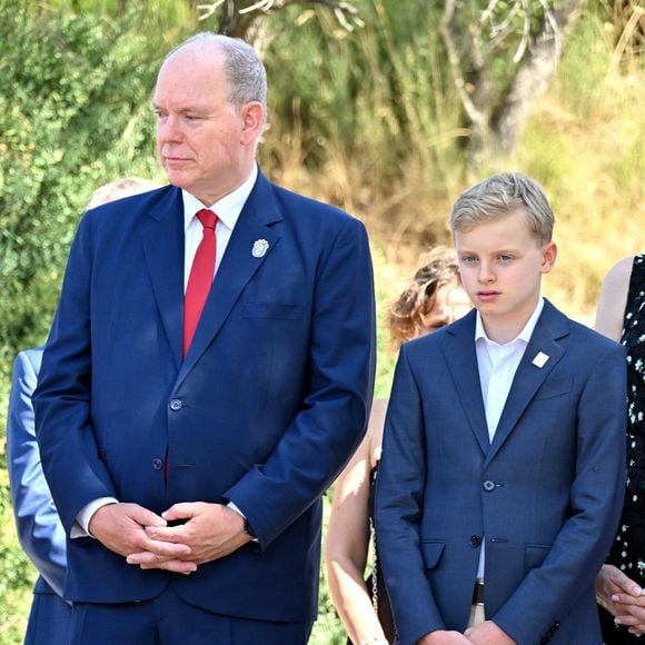 Le prince Albert II de Monaco, la princesse Charlène de Monaco, le prince Jacques de Monaco, marquis des Baux et la princesse Gabriella de Monaco lors de leur visite officielle aux Baux-de-Provence, France, le 5 septembre 2026. © Bruno Bebert/Bestimage