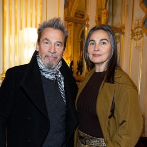 En couple avec sa chère Azucena depuis 1993, Florent Pagny a toujours pu compter sur le soutien infaillible de son épouse, tout particulièrement face à la maladie. 

Azucena Caamaño, Florent Pagny - Cérémonie de la remise de la médaille de chevalier de l'ordre des arts et des lettres à Alexandre Kirchhoff, PDG du label Capitol Music France par R.Dati au Ministère de la Culture à Paris.
Cyril Moreau / Bestimage