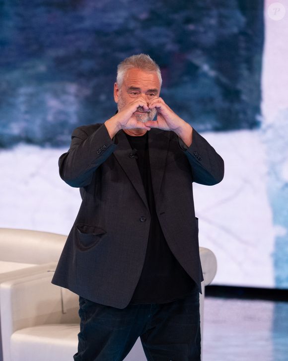 Sa mère, témoin de la scène, s’est dite profondément choquée et déçue par la sévérité des peines.

Luc Besson est l'invité de l'émission "Che tempo che fa" à la télévision italienne le 26 octobre 2025. @SGP / BESTIMAGE