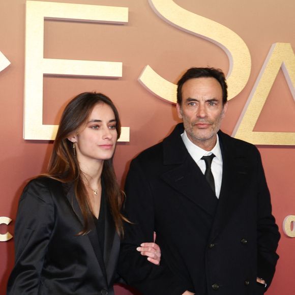 Présent avec sa fille Liv, Anthony Delon - qui venait pour la première fois à la cérémonie des César - a précisé aux journalistes du Parisien : "Je suis venu parce que c'est la 50° cérémonie"

Anthony Delon et sa fille Liv - Photocall de la 50ème édition de la cérémonie des César à l'Olympia à Paris, France , le 28 février 2025 © Dominique Jacovides - Olivier Borde / Bestimage