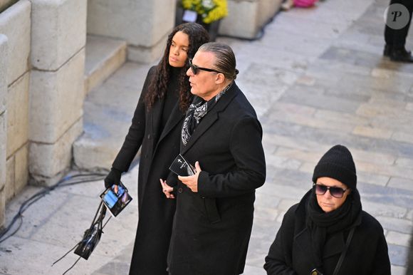 Jean-Roch et Anais Monory arrivent à l'église Notre-Dame de l'Assomption, pour la cérémonie funéraire de l'actrice française Brigitte Bardot, à Saint-Tropez, dans le sud-est de la France, le 7 janvier 2026. L'actrice française Brigitte Bardot, symbole de la libération sexuelle dans les années 1950 et 1960, qui s'est réinventée en défenseuse des droits des animaux et a embrassé des opinions d'extrême droite, est décédée le 28 décembre 2025 à l'âge de 91 ans. Photo par Julien Reynaud/APS-Medias/ABACAPRESS.COM
