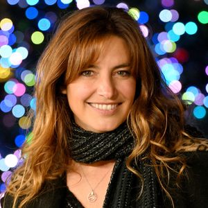 Exclusif - Laëtitia Milot, actrice, écrivaine française et depuis peu animatrice TV dans l'émission du Meilleur pâtissier sur M6, était la marraine des illuminations du village de Noel de la Ville de Vence, place du Grand Jardin, le 6 décembre 2025.© Bruno Bebert/Bestimage