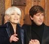 Thomas Dutronc évoque son enfance privilégiée.

Françoise Hardy et son fils Thomas Dutronc se baladent le long des quais de l’Île Saint-Louis à Paris, France. 
AGENCE / BESTIMAGE