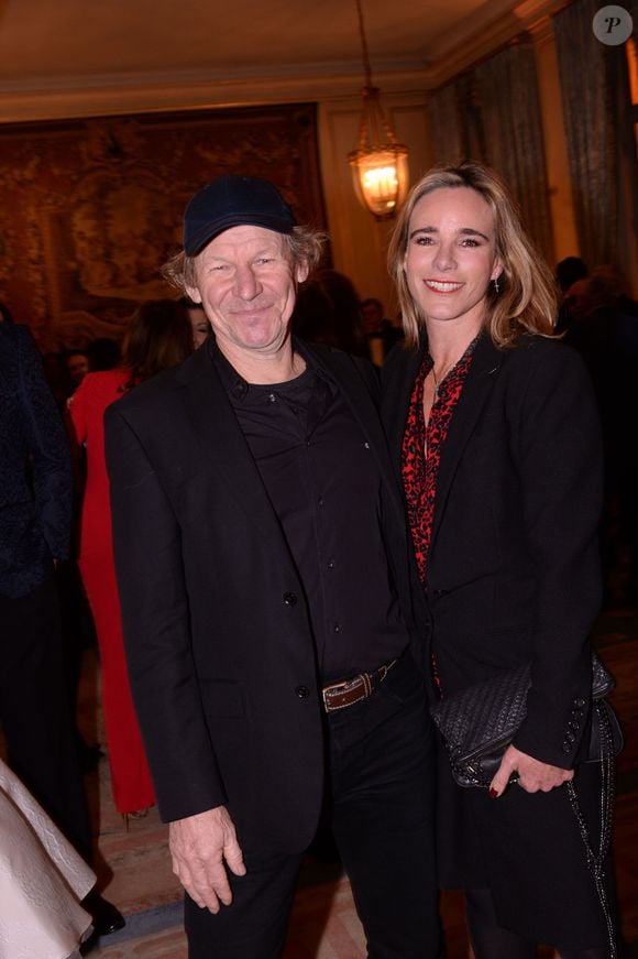 "Après 20 ans de mariage, 5 tours du monde d'un pôle à l'autre qu'elle a raconté à travers ses nombreux documentaires et ses livres, Géraldine Danon a décidé de mettre un terme à sa relation avec Philippe poupon", lit-on sur ce communiqué. 

Philippe Poupon et Géraldine Danon - 43ème édition des "Best Award" organisée par M. Gargia au Cercle Interallié à Paris le 8 décembre 2019. © Rachid Bellak/Bestimage