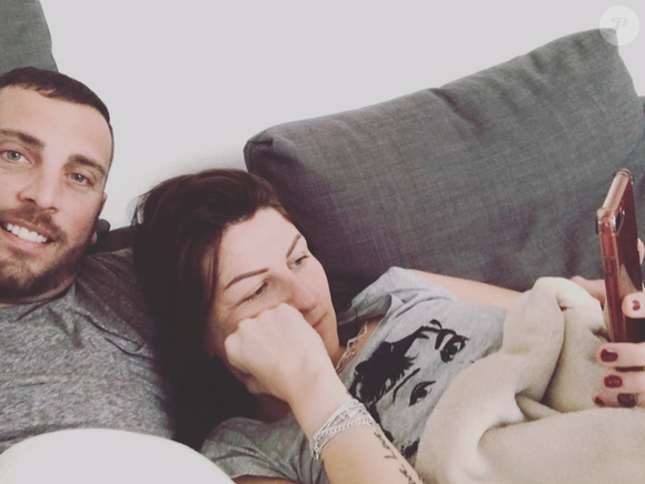 Ce n'est que dans la journée de dimanche que les raisons de la prise en charge du bébé ont été partagées.

Raphaël, candidat de "Mariés au premier regard", est en couple