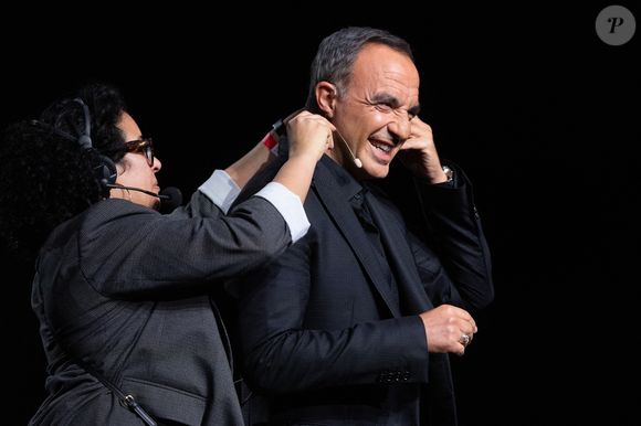 Exclusif - Nikos Aliagas - Backstage avec les invités pour l'enregistrement de l'émission "La chanson secrète N°14", présentée par N.Aliagas et diffusée le 26 décembre sur TF1, à Paris, France, le 9 décembre 2025. © Jacovides-Moreau/Bestimage
