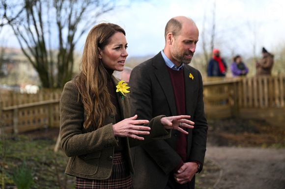 Le prince William, prince de Galles, et Catherine (Kate) Middleton, princesse de Galles visitent le jardin communautaire et le bois de Meadow Street à Pontypridd au Royaume-Uni le 26 février 2025. Julien Burton / Bestimage