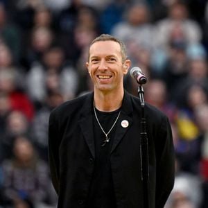 Le leader du groupe Coldplay a chanté durant la cérémonie organisée par Brad Garlinghouse et Tara Milsti au sein de l’Hôtel du Cap-Eden Roc d'Antibes.

Chris Martin durant les Invictus Games 2025 à Vancouver au Canada le 8 février 2025.
© Backgrid UK/ Bestimage