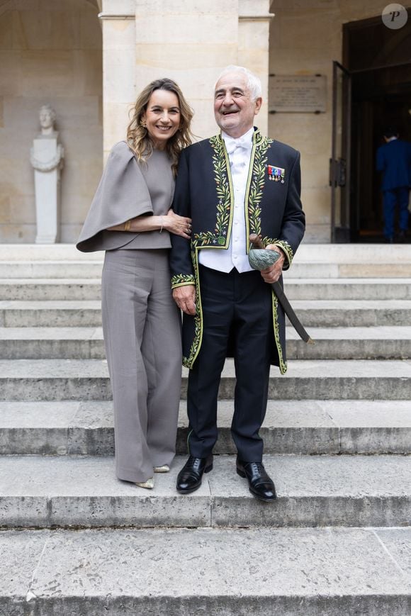 Guy Savoy et sa compagne Laetitia Barlerin - Le chef français multi étoile, Guy Savoy, vient d'être officiellement installé comme membre de l'Académie des Beaux-Arts. 

 © Julien Sarkissian/Bestimage