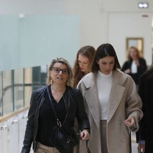 Maître Emilie Bruézière et sa cliente, Iris Mittenaere, sa soeur Manon Mittenaere- Procès de Bruno Pelat, ex-compagnon d'Iris Mittenaere, jugé en comparution immédiate pour violences conjugales devant le tribunal de Paris, le 6 novembre 2024
© Christophe Clovis / Bestimage