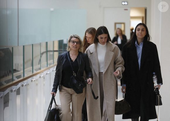 Maître Emilie Bruézière et sa cliente, Iris Mittenaere, sa soeur Manon Mittenaere- Procès de Bruno Pelat, ex-compagnon d'Iris Mittenaere, jugé en comparution immédiate pour violences conjugales devant le tribunal de Paris, le 6 novembre 2024
© Christophe Clovis / Bestimage