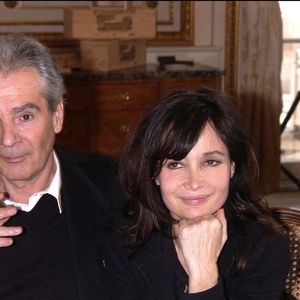Pierre Arditi et Evelyne Bouix au déjeuner du Vin et du Temps organisé à l'Hotel Crillon le 27 février 2003. © Serge Arnal/ABACA. 42808-6.