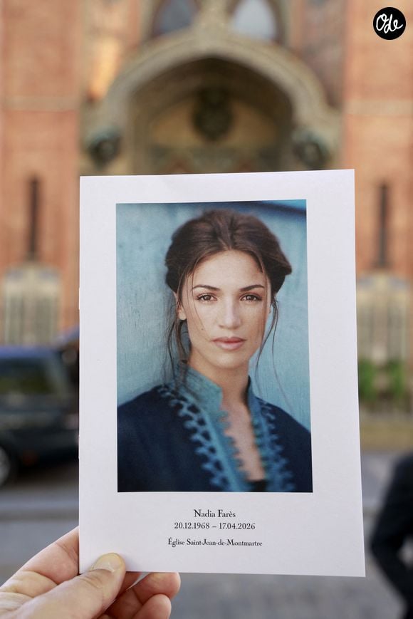 Sans dire quoi que ce soit, Cylia a simplement ajouté une tulipe rose en émoji. 

Arrivées aux obsèques de Nadia Farès en l'église Saint-Jean-de-Montmartre à Paris, le 24 avril 2026. N.Farès est décédée le 17 avril 2026 quelques jours après un "incident cardiaque" survenu le 12 avril 2026 dans la piscine du complexe sportif, Blanche (9ème).