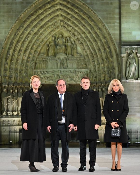 (L to R) Julie Gayet and Former French President, François Hollande, French President, Emmanuel Macron and his wife, Brigitte Macron at the welcome ceremony during the official reopening ceremony of Notre-Dame Cathedral in Paris, France on December 7, 2024, after more than five-years of reconstruction work following the April 2019 fire. © Eliot Blondet/Pool/Bestimage