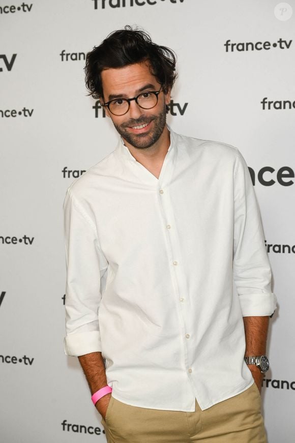 Thomas Isle au photocall pour la conférence de presse de rentrée de France TV à la Grande Halle de la Villette à Paris, France, le 6 juillet 2022. © Coadic Guirec/Bestimage
