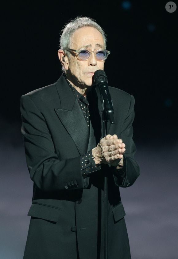 Repéré par Claude François avant que leur entente ne finisse par voler en éclats, Alain Chamfort, 76 ans, se produit encore sur scène. 

Alain Chamfort - Cérémonie de la 40ème édition des Victoires de la Musique à la Seine Musicale à Boulogne-Billancourt, France, le 14 février 2025. © Coadic Guirec/Bestimage